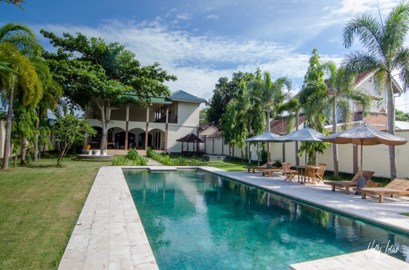 Villa meninting batu layar